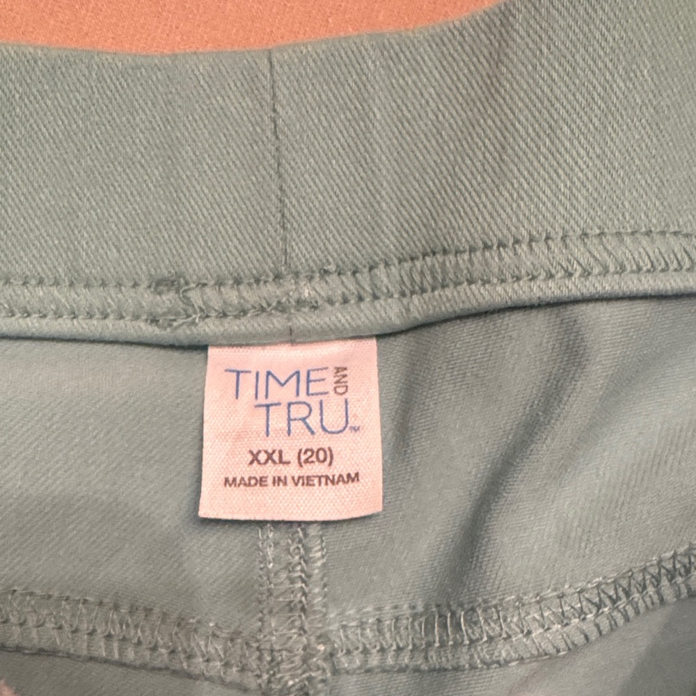 Set of 2: Robin Egg Blue and Beige jegging capris - XXL (size 20) - Picture 5 of 8
